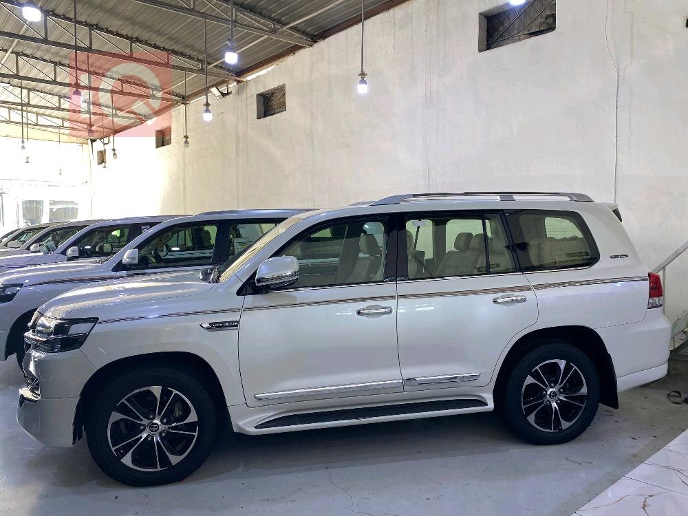 تۆیۆتا لاند کروزەر